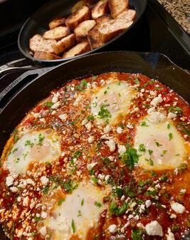 red pepper &amp; tomato shakshuka with crusty bread